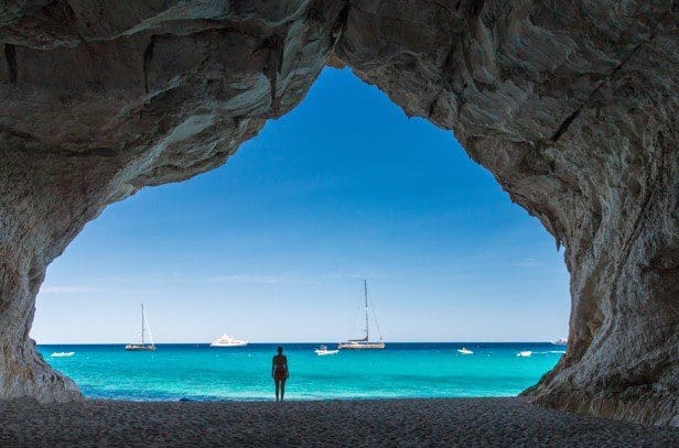 route sportief en strand op Sardinië